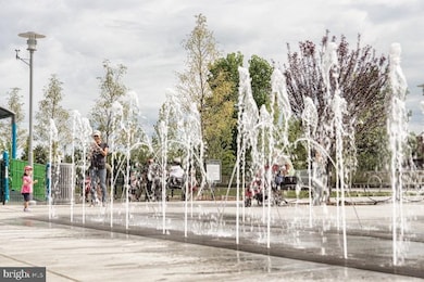 926 Slaters Ln, Alexandria, VA 22314 - photo 3