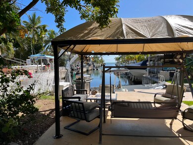 Gazebo w canal view
