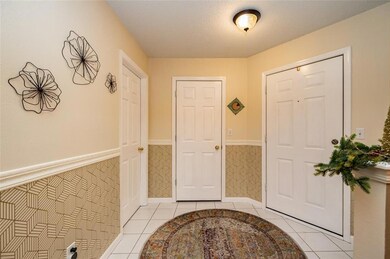 2830 Towne House Dr NE unit C, Cedar Rapids, IA 52402 - photo 3