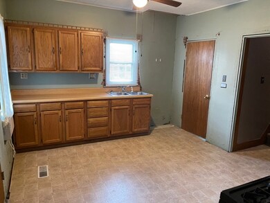 644 Purdy St, Jesup, IA 50648 - photo 3