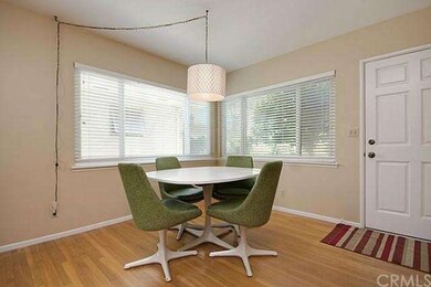 Open and bright dining area. 