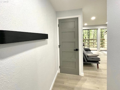 344 Cervantes Cir unit 2B, Lake Oswego, OR 97035 - photo 4