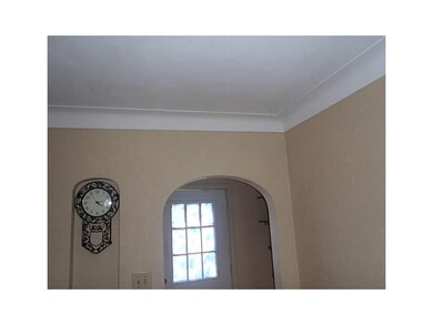 Living Room. Coved Ceiling and freshly Painted Pla