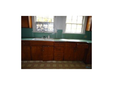 Kitchen. Lower