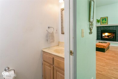 15-Entry Bathroom_1023