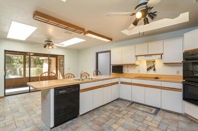 2563 Meadow Ln-16