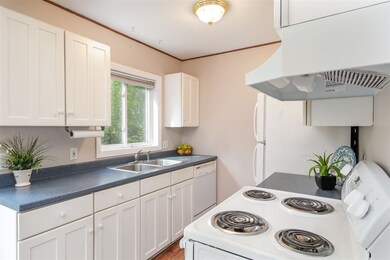 U10 Grandview Dr, South Burlington, VT 05403 - photo 7