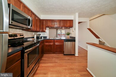 12511 Willow Spring Cir, Germantown, MD 20874 - photo 4