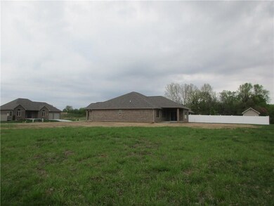 2703 Poplar Woods Ln, Columbus, IN 47203 - photo 2