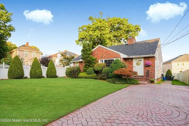 Welcome to 915 Carlton Blvd!