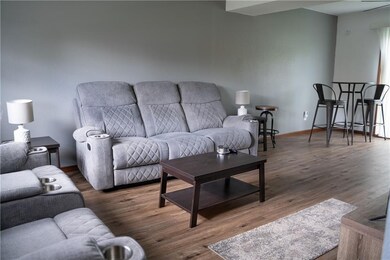 832 E 15th St N, Newton, IA 50208 - photo 6