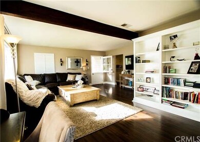 Absolutely beautiful open concept living room / gr
