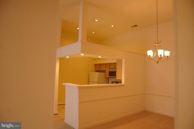 9220 Cardinal Forest Ln unit J, Lorton, VA 22079 - photo 4