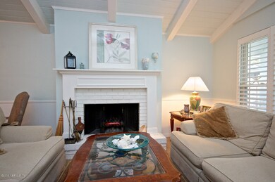 Fireplace w/Mantle in Family Rm