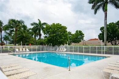 261 W Forest Oak Cir, Davie, FL 33325 - photo 2