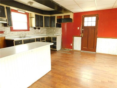 Spacious eat-in-kitchen could be fabulous.  Tons o