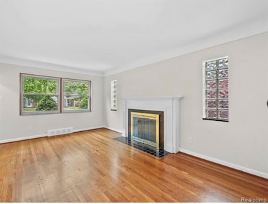 1790 Kenmore Dr, Grosse Pointe Woods, MI 48236 - photo 4