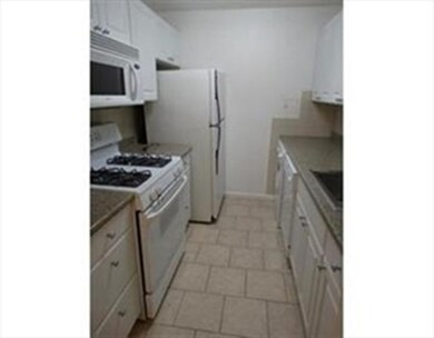 916 Windsor Dr unit 916B, Framingham, MA 01701 - photo 7