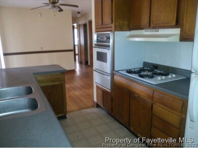 830 Stoneykirk Dr, Fayetteville, NC 28314 - photo 4