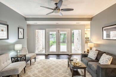 10106 Cedar Creek Dr, Houston, TX 77042 - photo 2