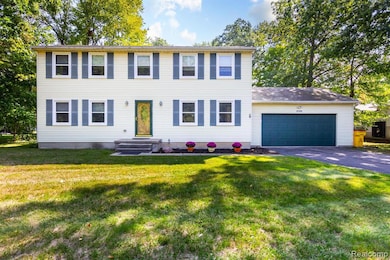 22133 Meridian Rd, Grosse Ile, MI 48138 - photo 2