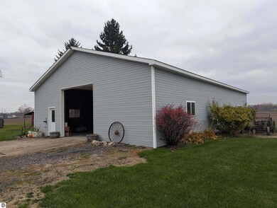 3067 Wyatt Rd, Standish, MI 48658 - photo 4
