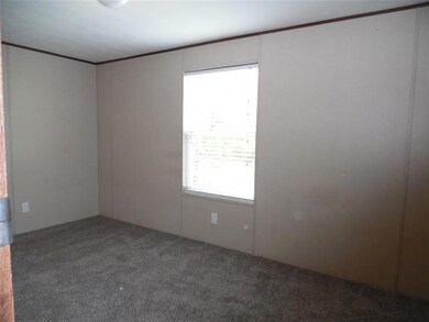 956 Agnes Cir, Springtown, TX 76082 - photo 4