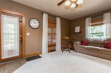 429 10th St NW, Cedar Rapids, IA 52405 - photo 7
