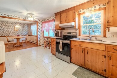 907 Shoemaker Ln, Feeding Hills, MA 01030 - photo 4