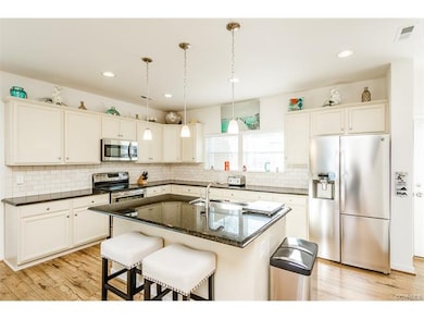 KITCHEN W/ LARGE ISLAND, GRANITE COUNTER TOPS, REC