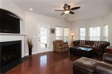 BRIGHT SPACIOUS ROOMS