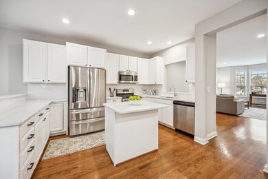 2512 Violet St, Glenview, IL 60026 - photo 5