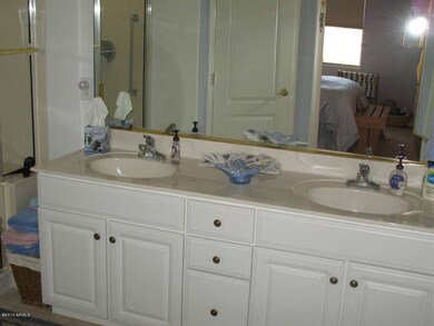 MASTER BATH VANITIES