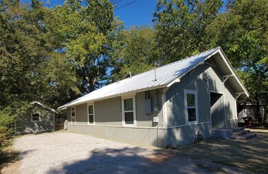 513 E 8th St, Bonham, TX 75418 - photo 3