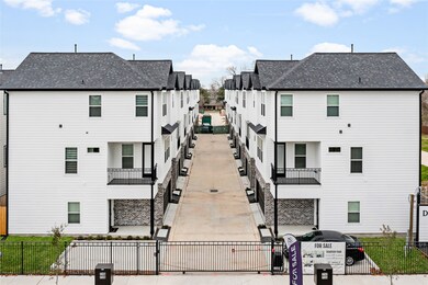 716 W Donovan St unit B, Houston, TX 77091 - photo 4