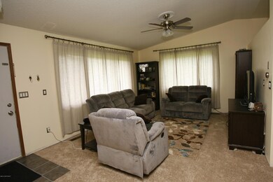 6150 Duff - 008 Living Room_K4_0056