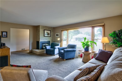 327 W Fillmore Ave, Eau Claire, WI 54701 - photo 4