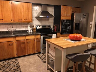 5628 Sandalwood Blvd, Columbus, OH 43229 - photo 3