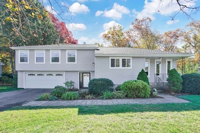 37 Captain Rd, Longmeadow, MA 01106 - photo 2