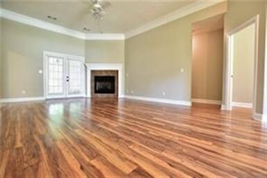 THE SPACIOUS LIVING ROOM HAS NEW WOOD LAMINATE FLO