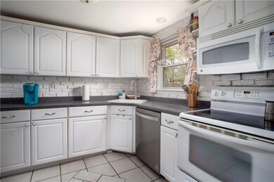42 Northampton St, Warwick, RI 02888 - photo 7
