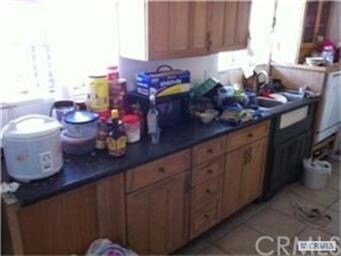 Kitchen; missing dishwasher