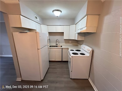 555 S Royal Crest Cir unit 9, Las Vegas, NV 89169 - photo 4