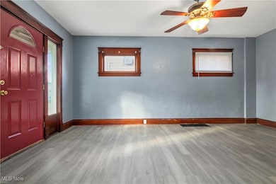 60 Grandview Ave, Struthers, OH 44471 - photo 6