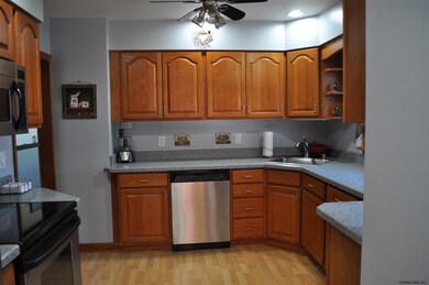 5 Horstman Dr, Schenectady, NY 12302 - photo 4