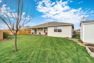 2450 Savannah Dr, Central Point, OR 97502 - photo 4