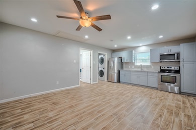 911 Kern St unit B, Houston, TX 77009 - photo 2