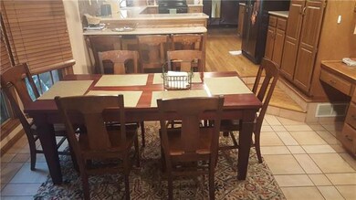 Big Eat-In Kitchen!