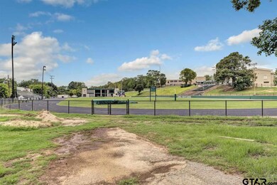 1521 1521 Yosemite Dr, Tyler, TX 75703 - photo 2