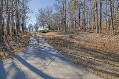 Manufactured / mobile home with gravel driveway and a front lawn